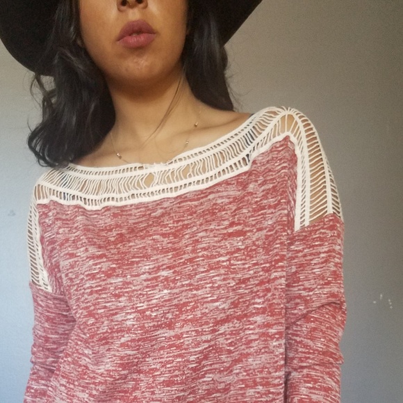 🏷CLEARANCE TASSLE BRICK RED MARLED TOP - Picture 6 of 8